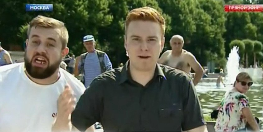 "Никто, кроме ТАСС, за НТВ", - в социальных сетях второй день потешаются над инцидентом с избиением журналиста сторонником "Оплота"