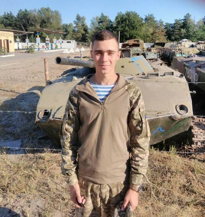 "Это Ванечка, и ему всегда будет 22", - в соцсетях показали молодого бойца АТО, ставшего последней потерей ВСУ в 2017 году, - кадры