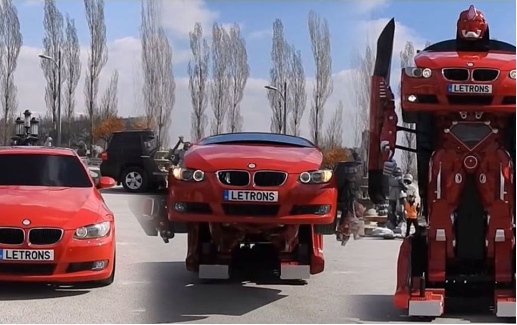 BMW показал первое в мире авто, способное за несколько секунд превратиться в трансформер