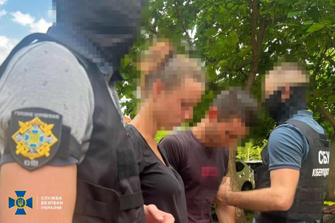 Делали фото на фоне "нужных" объектов: в Одессе СБУ задержала жениха и невесту, завербованных ФСБ
