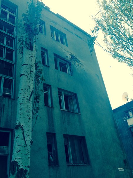 Донецк после обстрелов "Градами": разбитые дома в микрорайоне Широком и ул. Нижневартовская