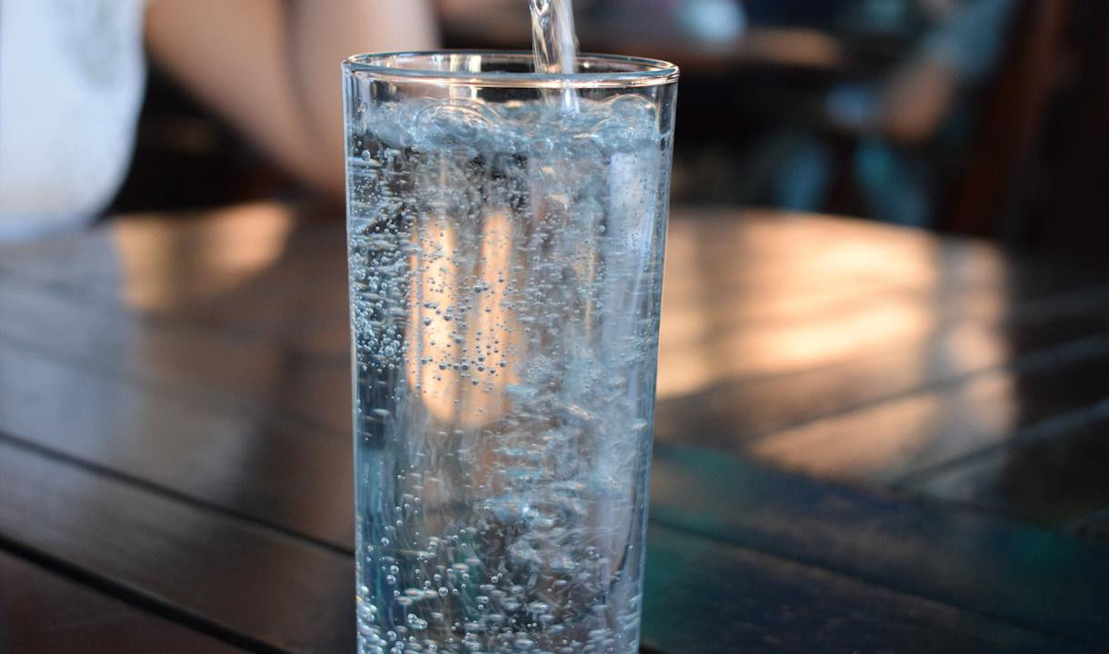 Почему нельзя пить ледяную воду: медики объяснили, в чем опасность