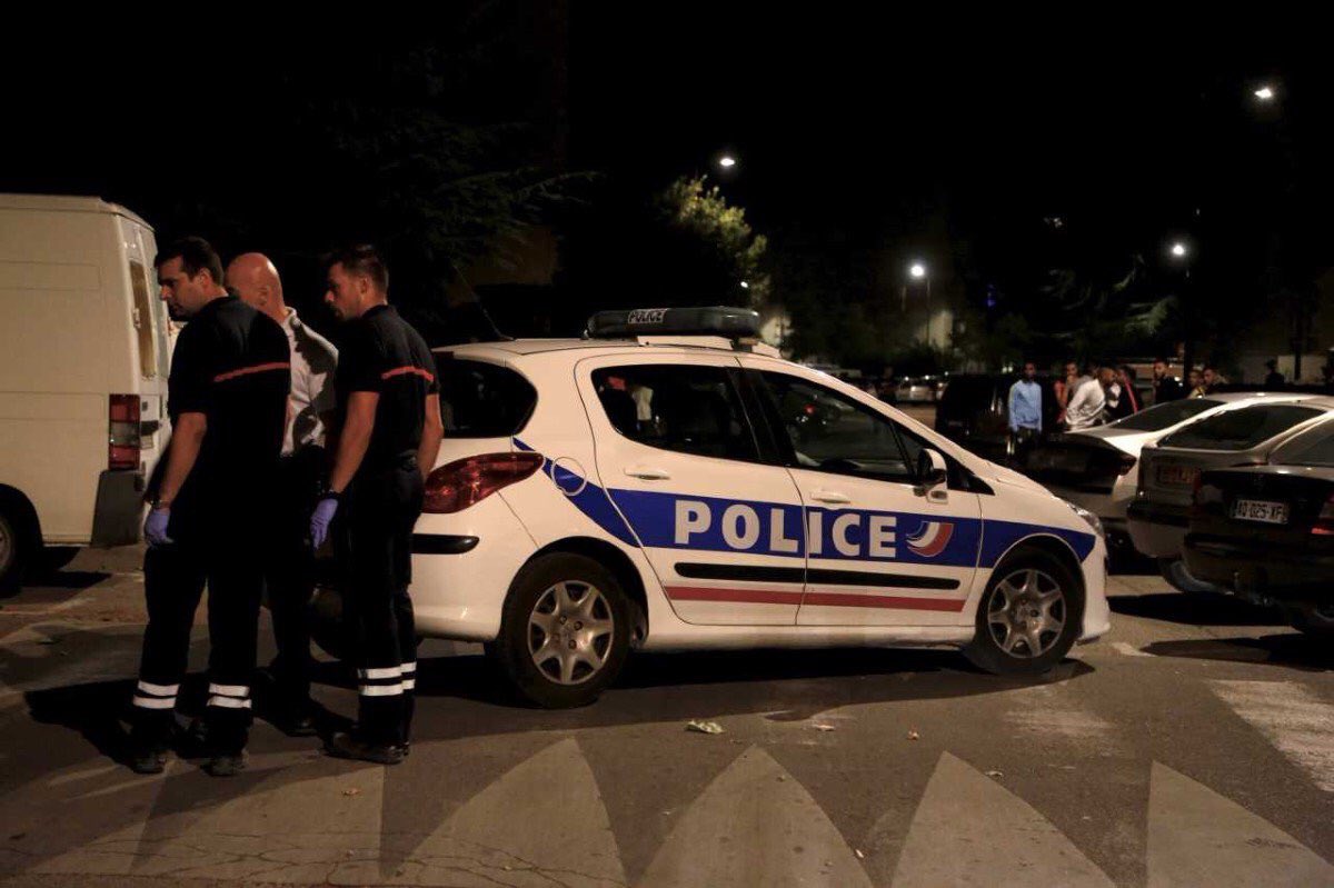 Открыли огонь по выходящим из мечети: во Франции совершено очередное нападение с пострадавшими