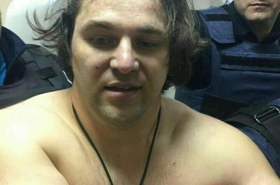 Убийца полицейских после операции косит под умалишенного и заявляет, что он вообще не Пугачев 