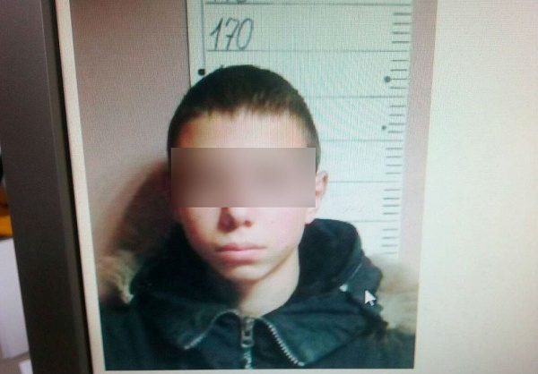 Установлена личность подростка, который совершил налет на школу в Бурятии: опубликовано фото 15-летнего парня в отделении полиции