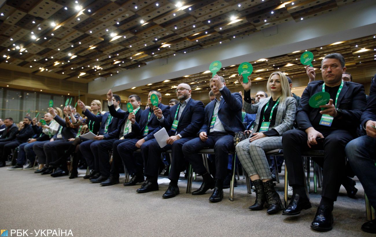 СМИ узнали, что "Слуга народа" готовит съезд с Зеленским и выдвинет в мэры Одессы комика