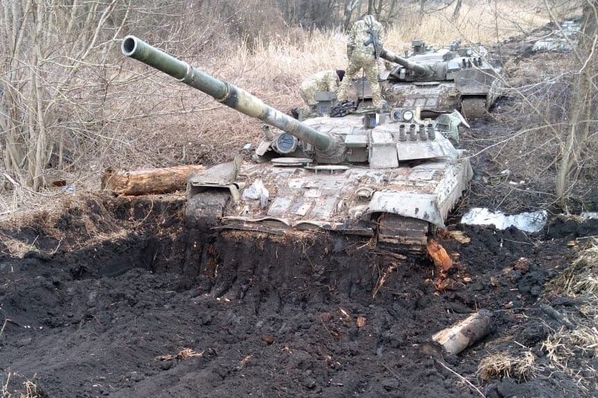 ​"По пузо в черноземе", – ВСУ откопали застрявшие танки РФ и готовят машины к бою