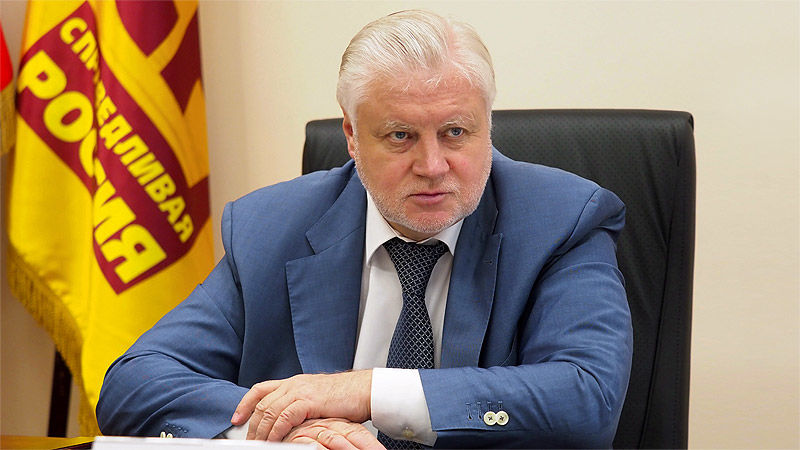 Кремль впервые официально заводит российскую партию в Донецк