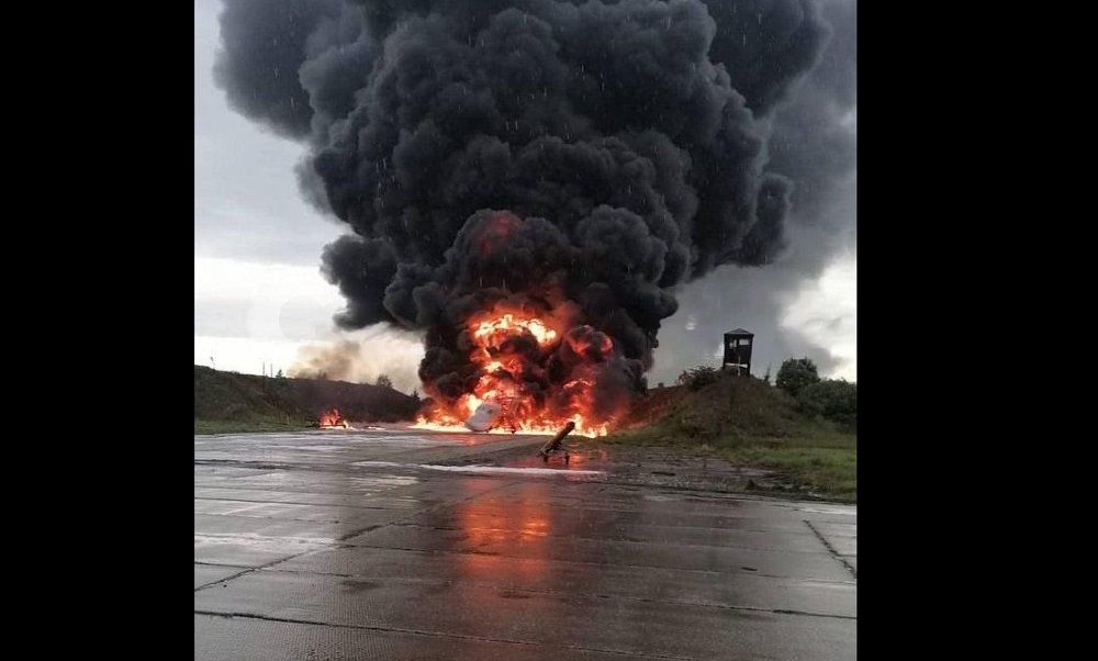 Российский Ту-22М3 уничтожен: появились фото горящего бомбардировщика после удара БПЛА 
