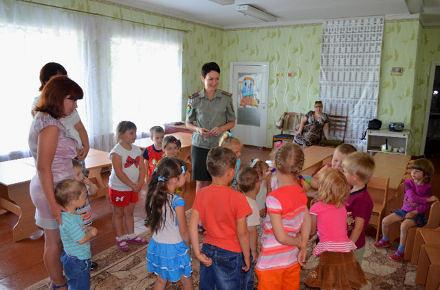 Детей Шахтерска эвакуировали в безопасное место