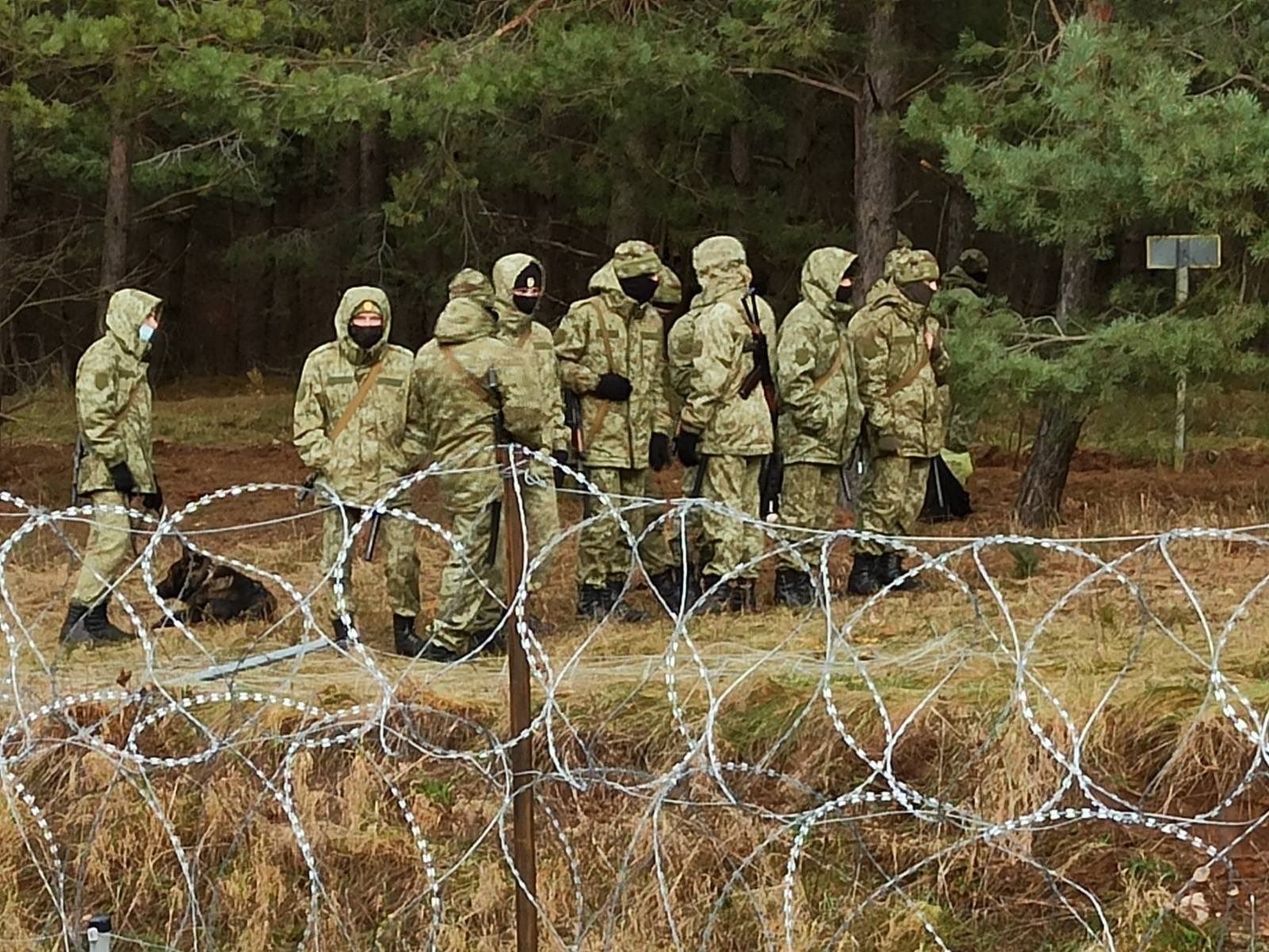 Переброска белорусских военных на границу с Польшей попала на видео