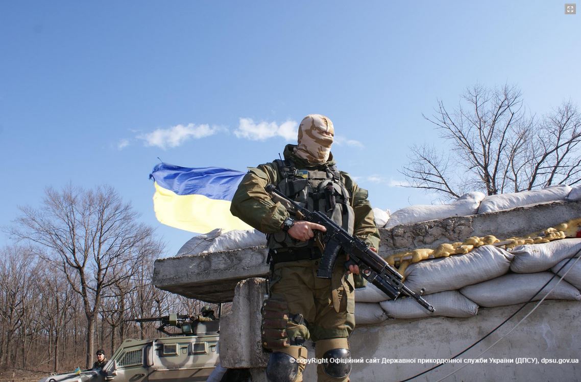 Пограничники задержали двоих жителей Донбасса, напавших на украинского военного и укравших его оружие