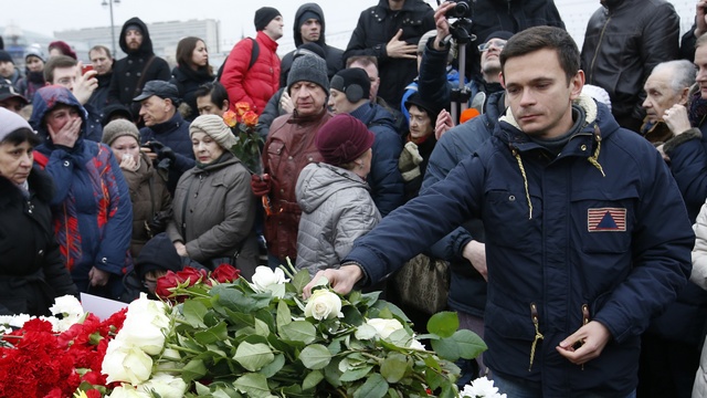 Друг Немцова назвал убийство политика "черной меткой" российскому обществу 