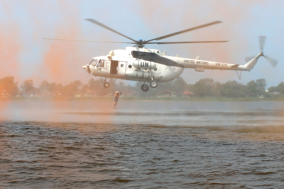 Украинские миротворцы в Либерии показали феерические результаты по спасению условно утопающих в море - Минобороны показало фото
