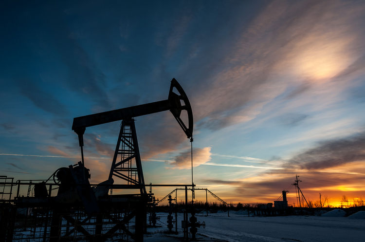 Цены на нефть снизились: озвучены причины и опасения – инфографика