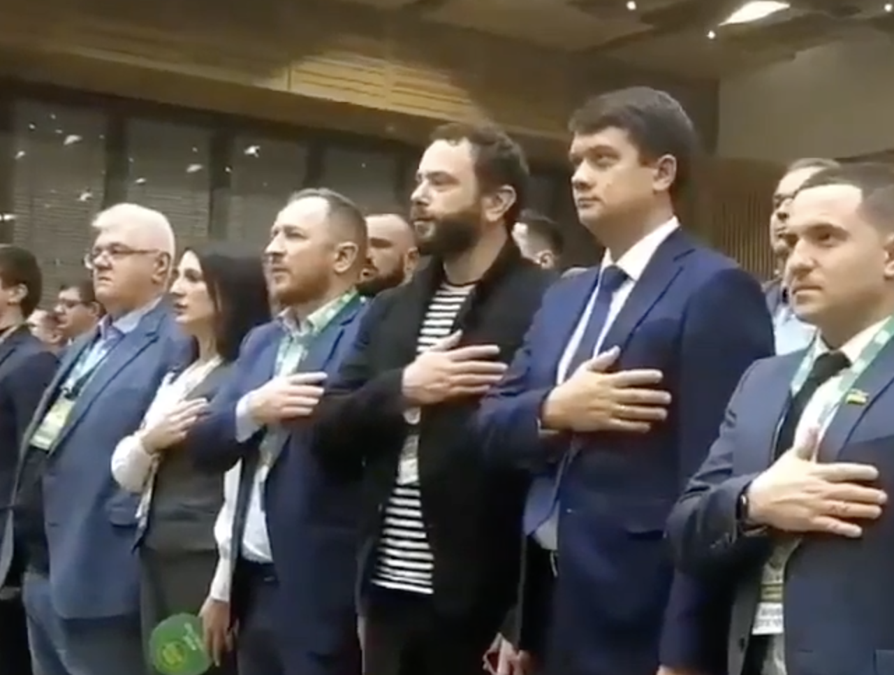 Сивохо не приложил руку на сердце во время исполнения гимна Украины - видео