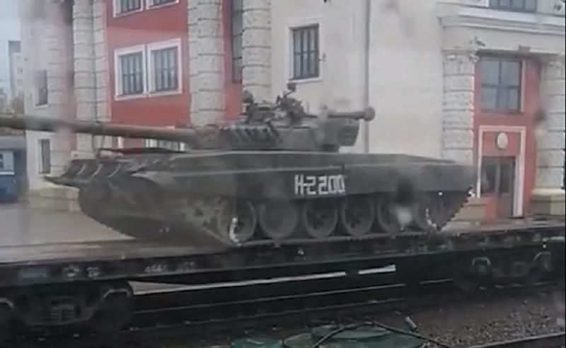 Переброску Беларусью эшелонов с танками "Т-72А" и ЗРК "Тор" в Россию показали на видео
