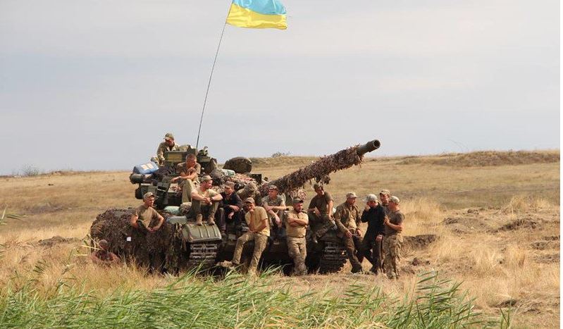 Танковое подразделение ВСУ отработало маневры с полным погружением танков в воду: опубликованы впечатляющие кадры