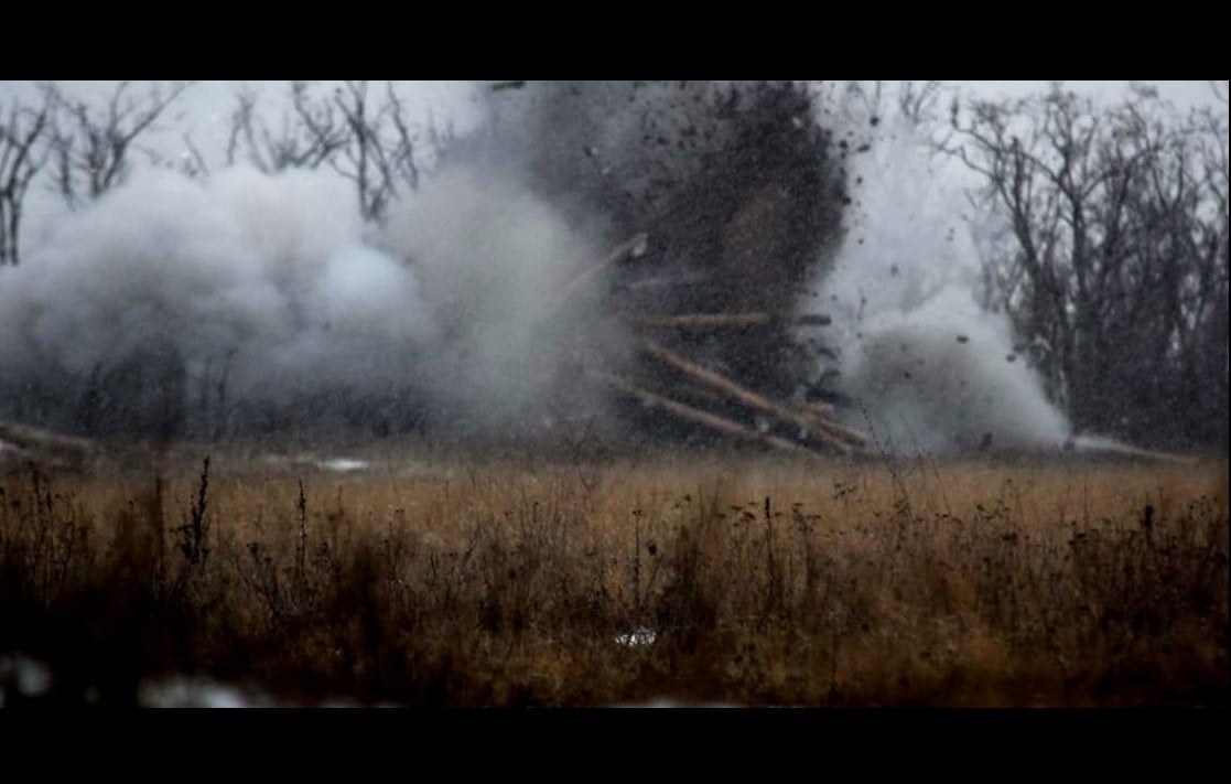 Укрытие боевиков на Донбассе разорвало мощным взрывом: внезапный контрудар ВСУ из гранатометов попал в Сеть