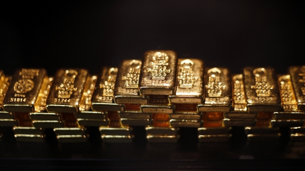 Чиновник КНДР перевозил в сумке золота на $1,7 млн
