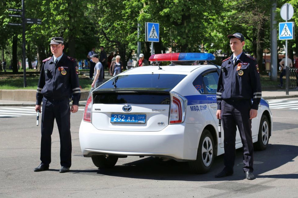 ​"Полиция" Донецка сорвалась "с цепи" и хватает граждан из-за "Киндеров" - весь город напуган