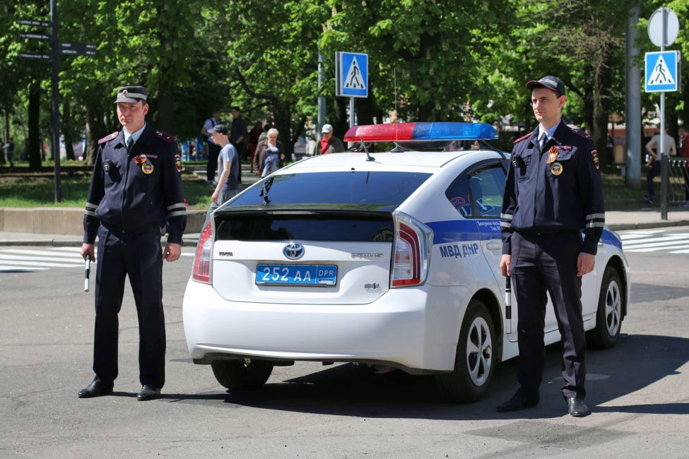 ​"Полиция" Донецка сорвалась "с цепи" и хватает граждан из-за "Киндеров" - весь город напуган