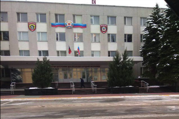 Свершилось: наблюдатели ОБСЕ впервые увидели российские флаги в оккупированном Луганске