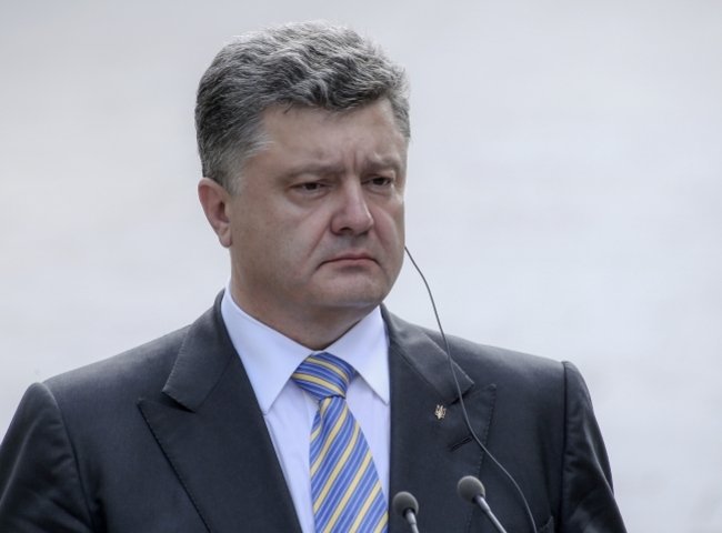 Порошенко: СНБО введет санкции в отношении причастных к аннексии Крыма россиян