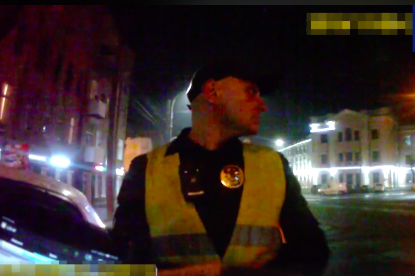 Спасение ребенка полицейскими в Виннице попало на видео: "Помогите! Он не дышит!"