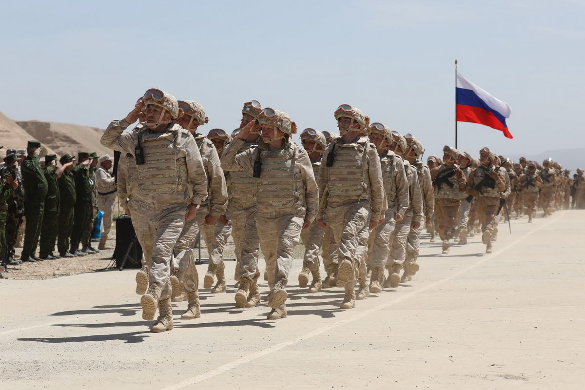 РФ перебрасывает 5 тыс. военных и "вагнеровцев" на таджико-афганскую границу - Кабул вот-вот падет