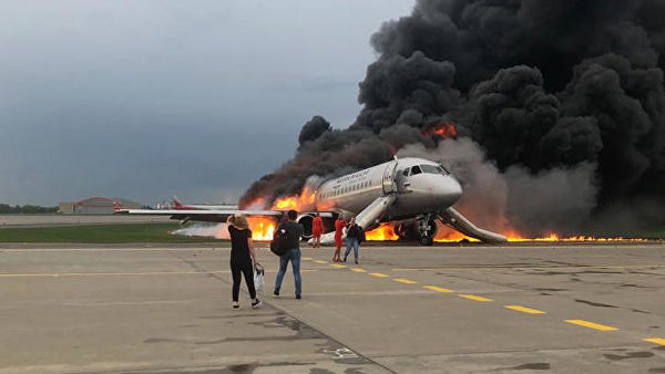 Гибель 41 человека во время пожара SSJ 100 в Москве: российское ТВ поразило цинизмом