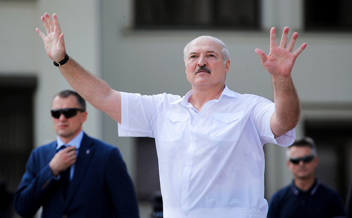 Лукашенко пообещал разобраться с протестующими и ответил оппозиции на требование передать власть