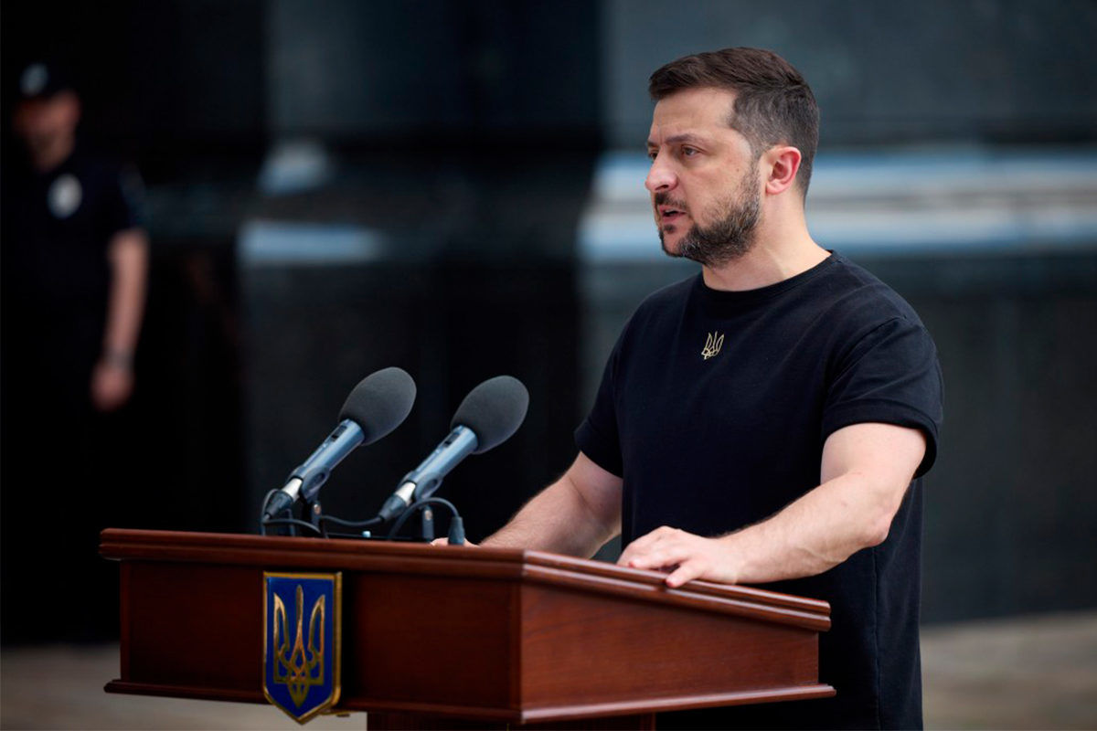 Зеленский: "Наш план контрнаступления осенью оказался на столе Кремля до его начала"