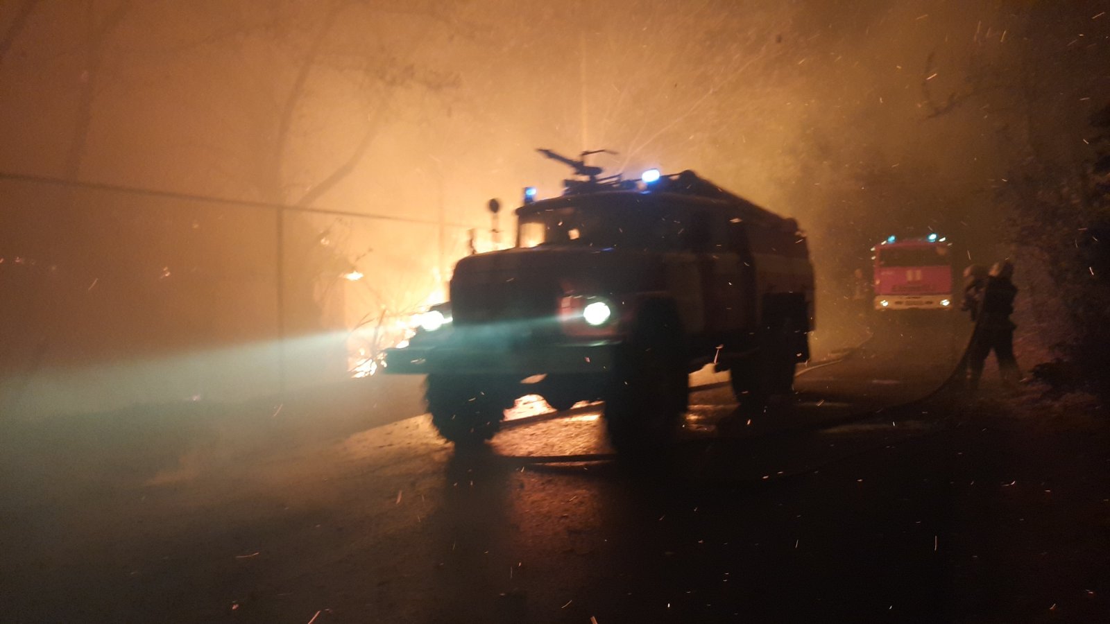 Очевидцы о пожарах в Луганской области: "Если бы меня не подобрала машина, я б сгорела"