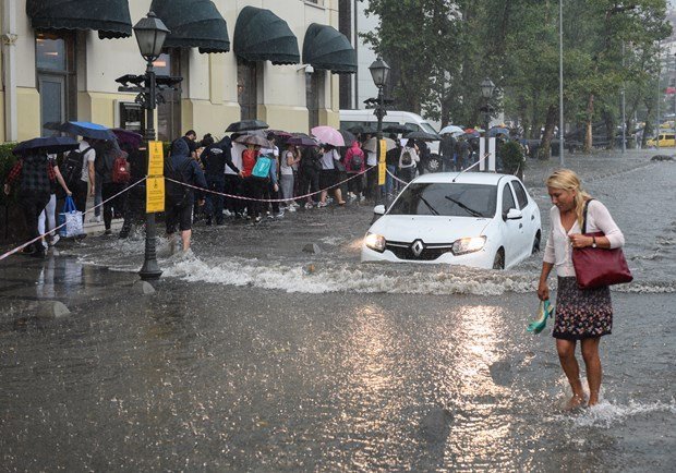 Российский город "ушел под воду" из-за сильных ливней: опубликованы кадры последствий стихии