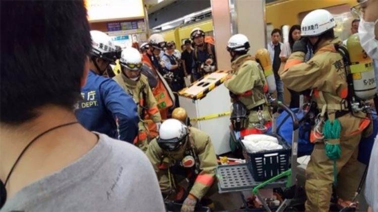 Паника в токийском метро: пассажиры отравились неизвестным химическим веществом в результате газовой атаки  