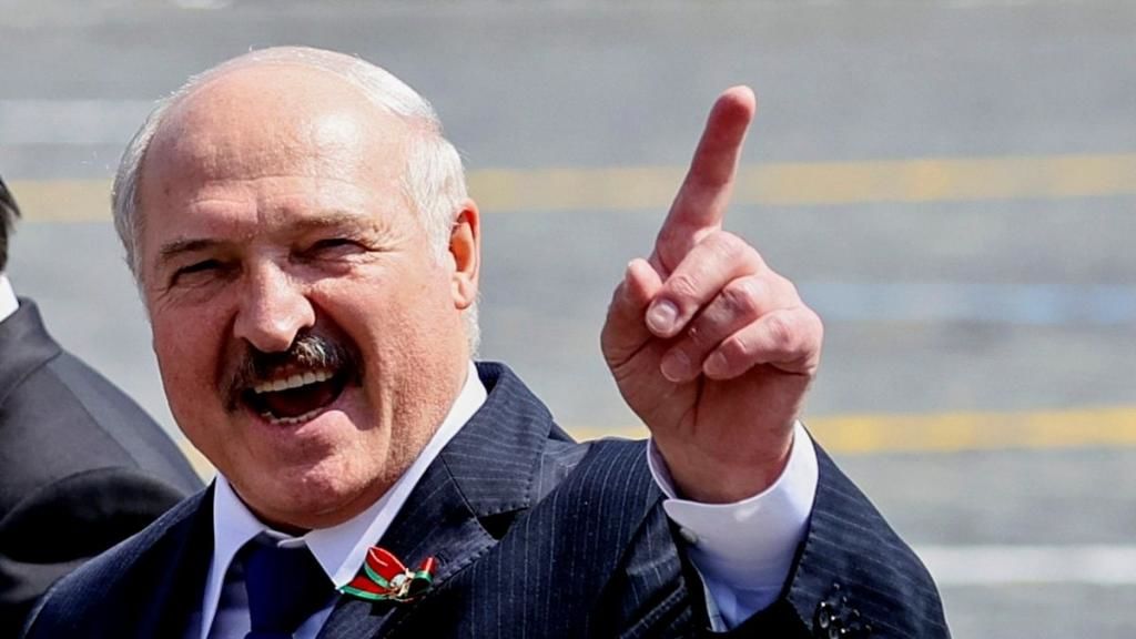 Лукашенко, заигравшийся в миротворца, призвал отправить армию Беларуси в Украину: "Ради добра"
