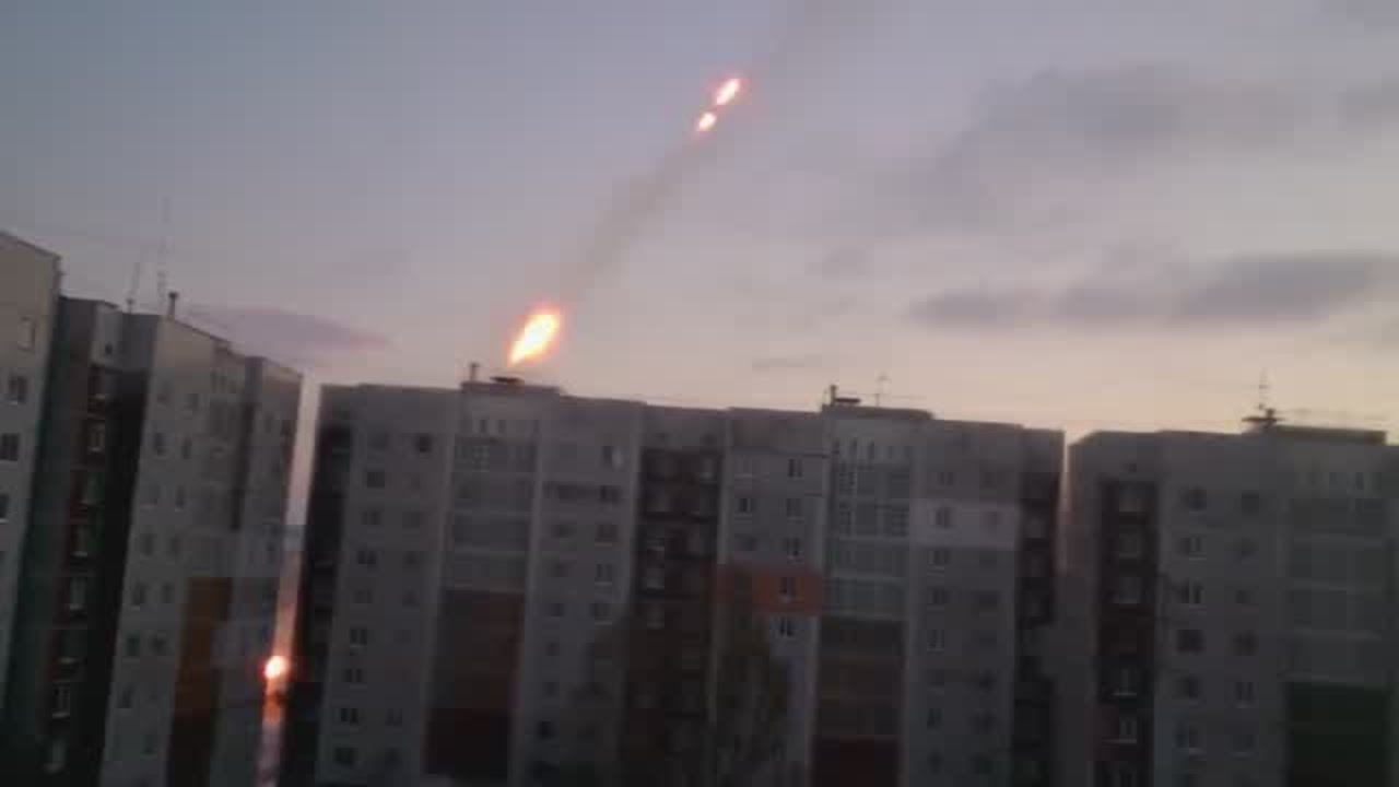 "Обстрел нешуточный..., плотность огня зашкаливает... "Грады", САУ и ЗУшки..., похоже на зиму 15-го", - Донецк пережил тяжелую ночь