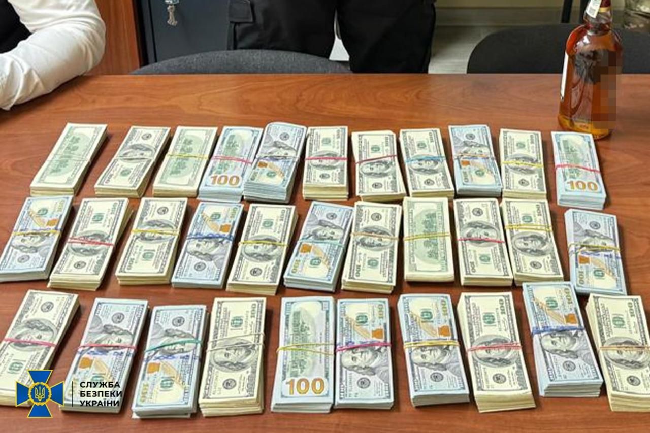 Главное управление внутренней безопасности раскрыло схему хищения топ-чиновников ВСУ и СБУ, задержав при получении крупной суммы