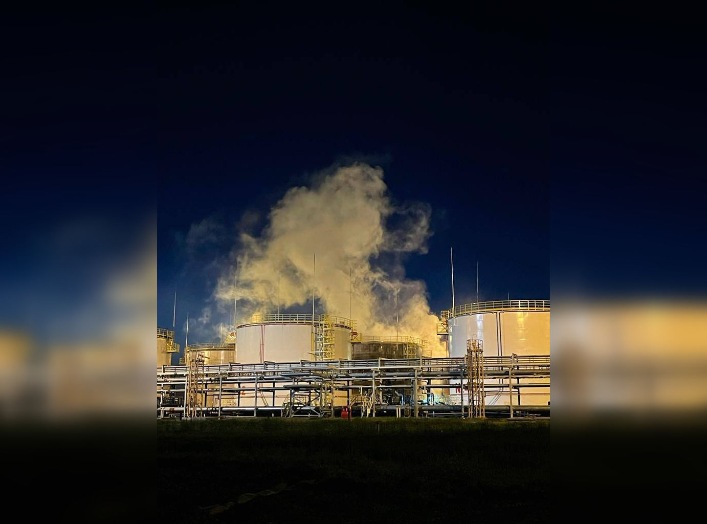 Другий день поспіль на Кубані дуже "спекотно": в Ільському палає нафтопереробний завод – кадри