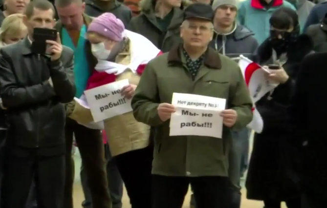 В Беларуси снова неспокойно: Брест "заполонили" тысячи "нетунеядцев", протестующих против налога за безработицу - обнародованы кадры