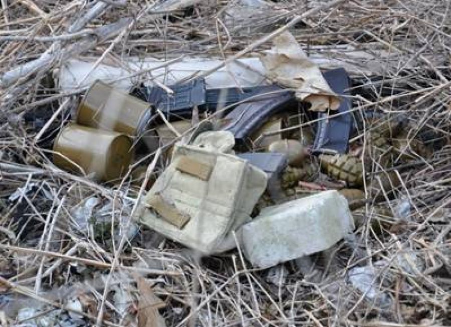 СБУ нашла под Мариуполем три тайника с гранатометами и гранатами