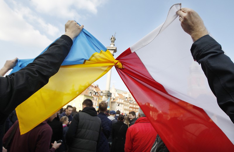 Польша хочет дать Украине 6 миллионов долларов "на развитие демократии"