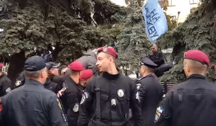 9 мая в Житомире: во время акции полиция "встала на защиту" Москвы - кадры