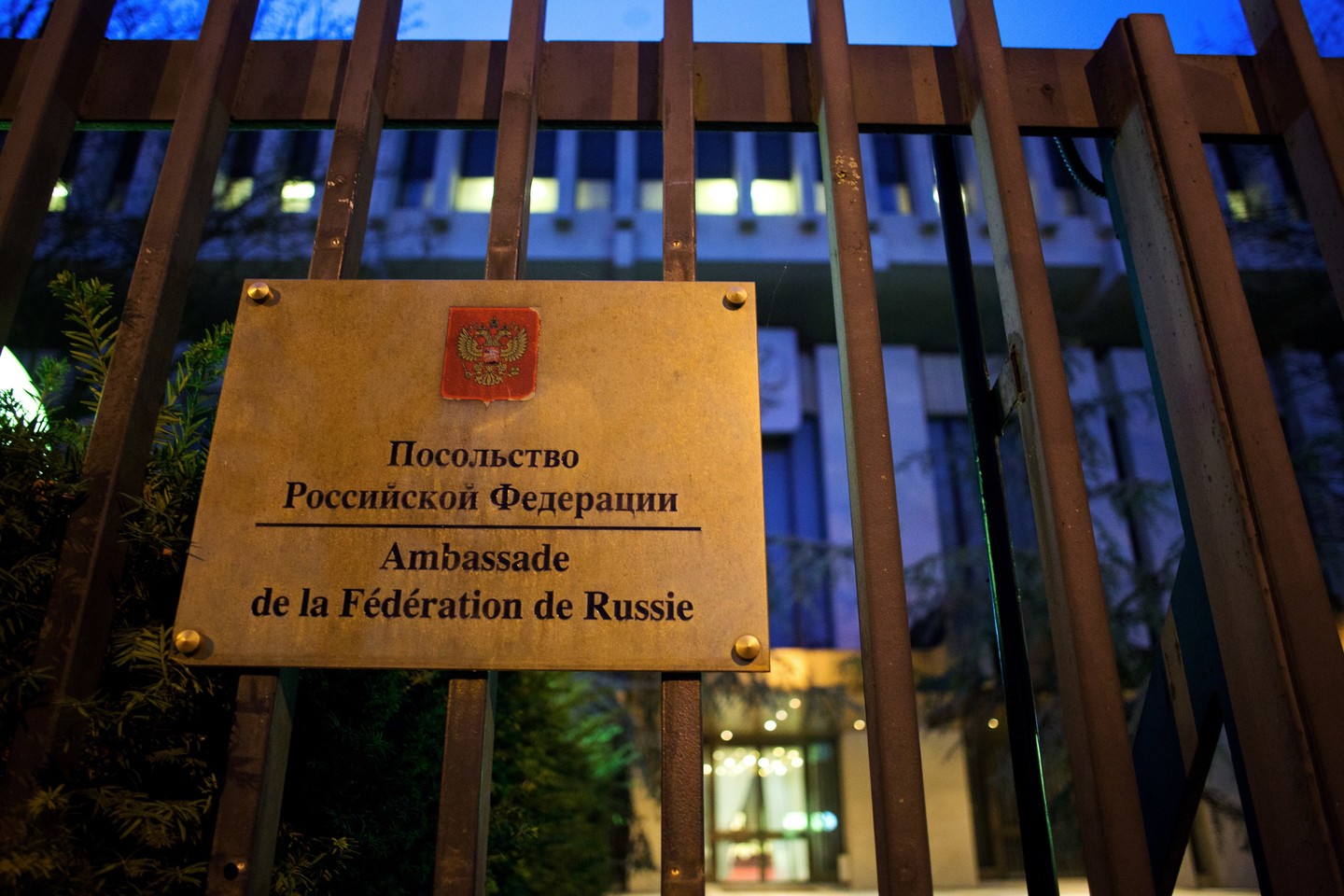 У Путина шокированы тем, что власти Франции наотрез отказались охранять Посольство Российской Федерации в Париже, - СМИ