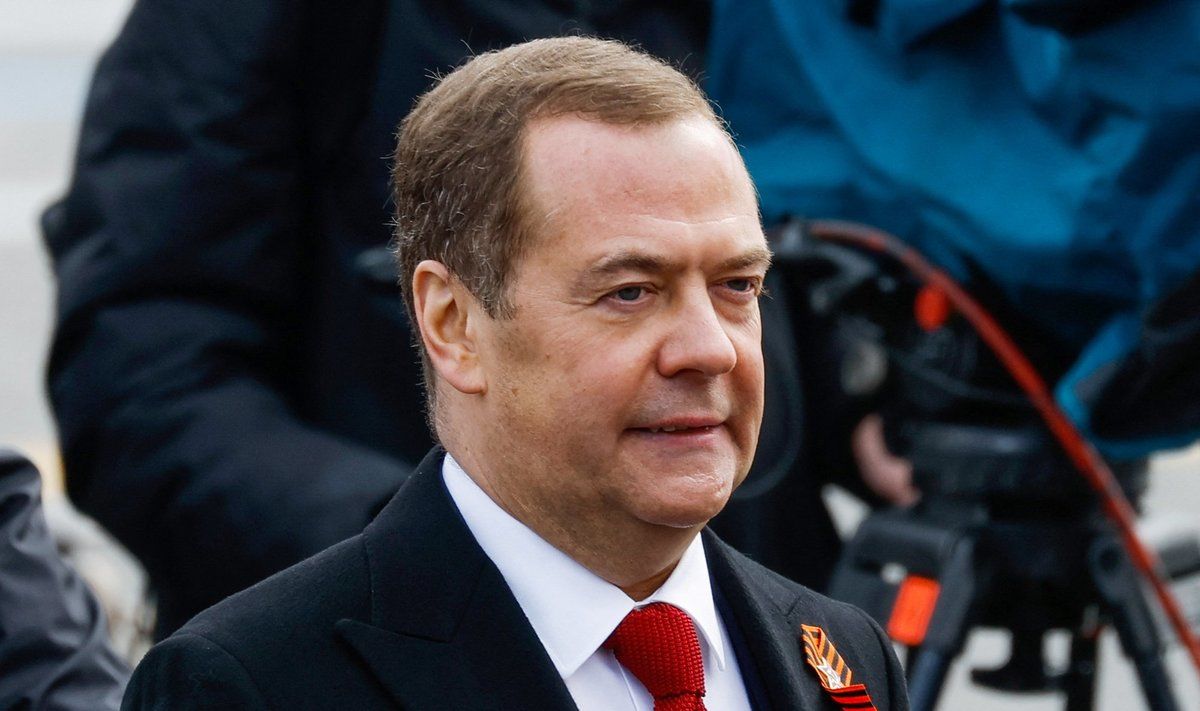 В ЕС "вечному номеру два" Медведеву после слов об Украине рекомендовали лечить психику 