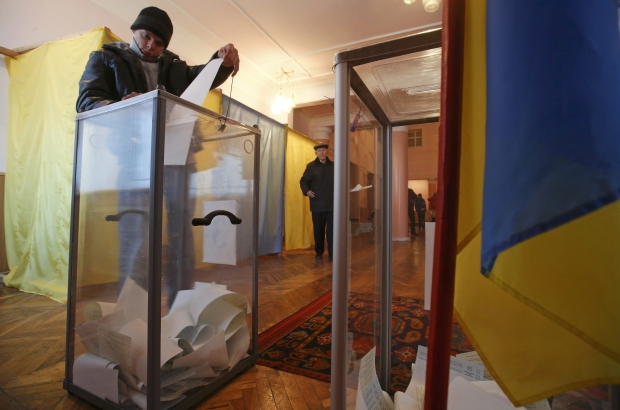 Томенко: местные выборы в Украине невозможно провести раньше октября 2015