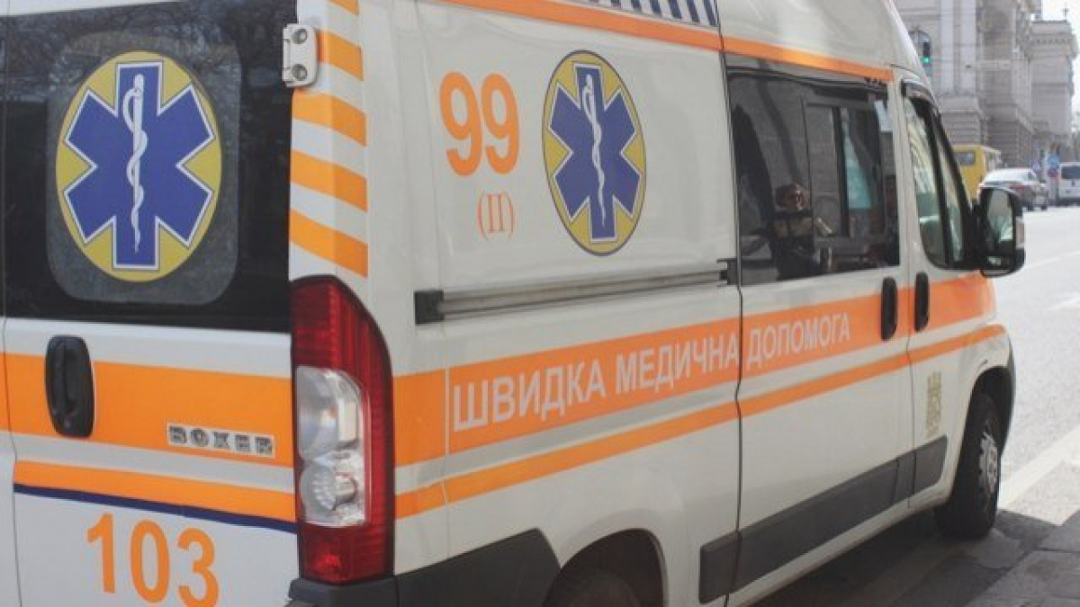 Под Днепром в квартирном доме прогремел взрыв: скорая увезла пострадавших, детали