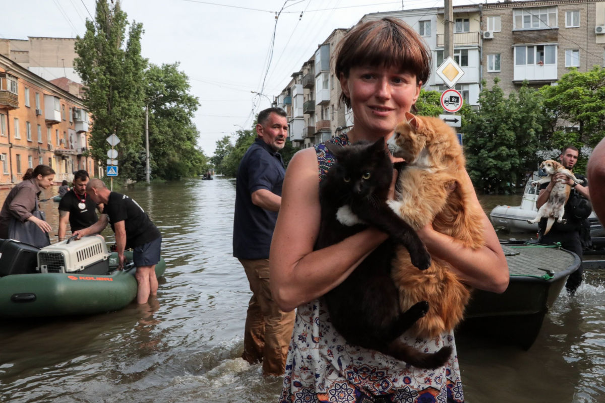 ​Удалось спасти семью в Олешках, которой дрон сбросил воду: кадры их Херсона