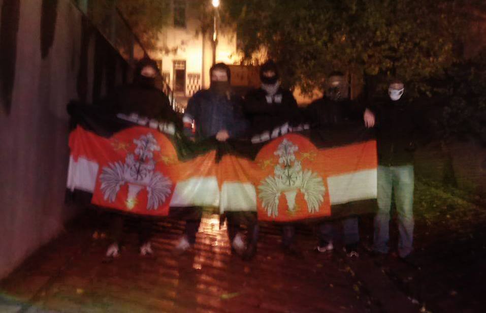 "Мы не виновны!" - Польские националисты хорошо поколотили радикалов, которые жгли флаг Украины в Варшаве на День независимости